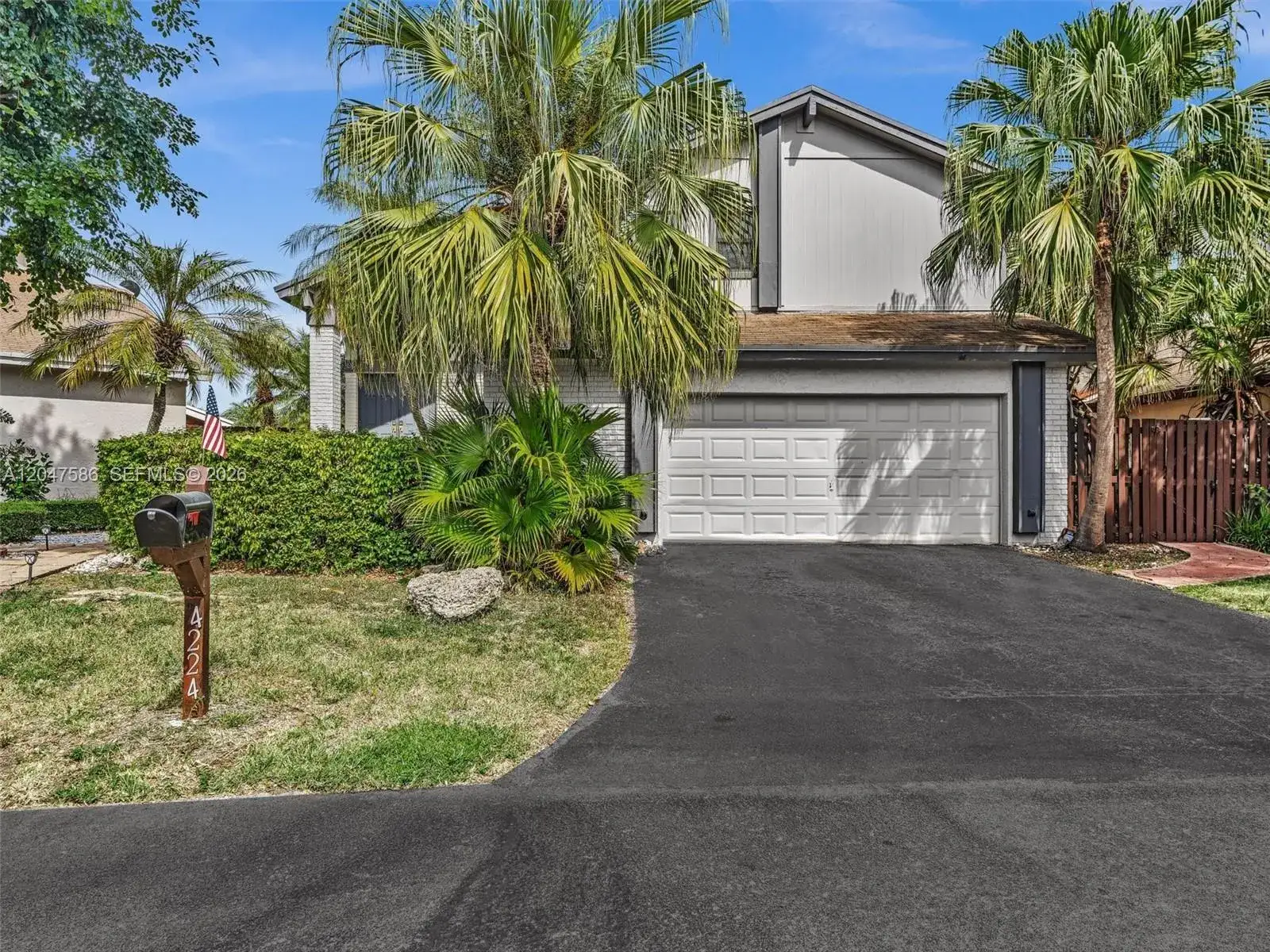 2 bedroom 3 bath Residential for sale at 4224 SW 148th Pl, Miami FL 33185