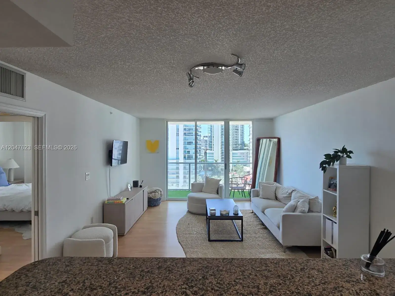 1 bedroom 1 bath Residential Lease for rent at 1155 Brickell Bay Dr # 1005, Miami FL 33131