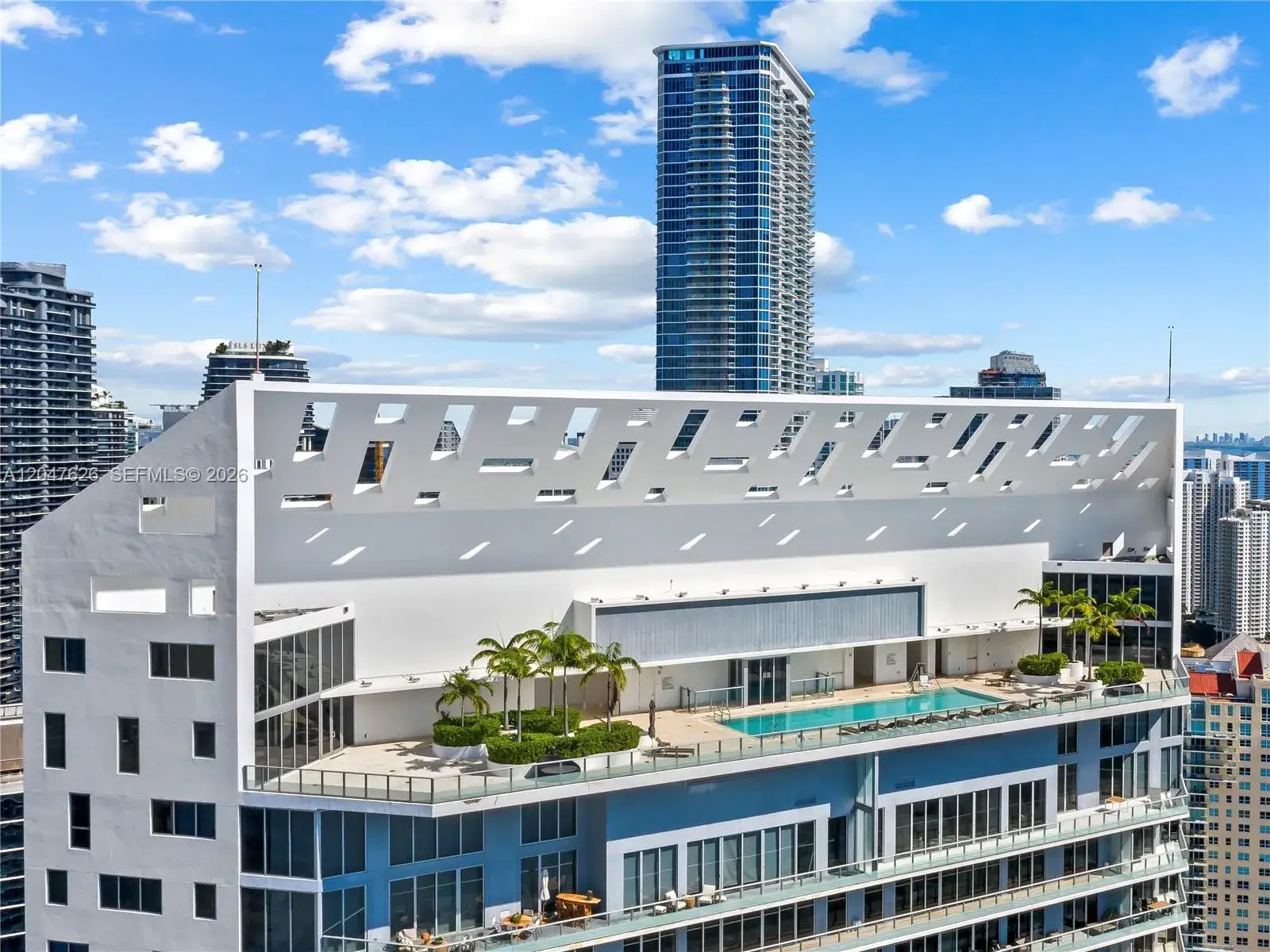 1 bath Residential Lease for rent at 1300 Brickell Bay Dr # 1813, Miami FL 33131