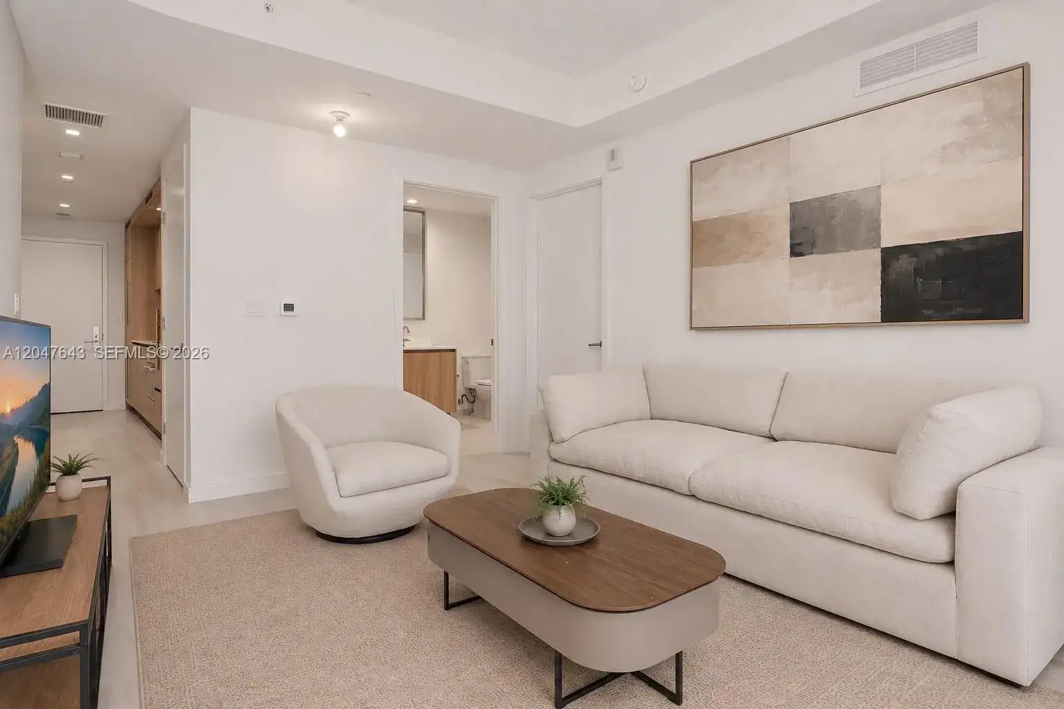1 bedroom 1 bath Residential Lease for rent at 77 SE 5th St. # 1905, Miami FL 33131