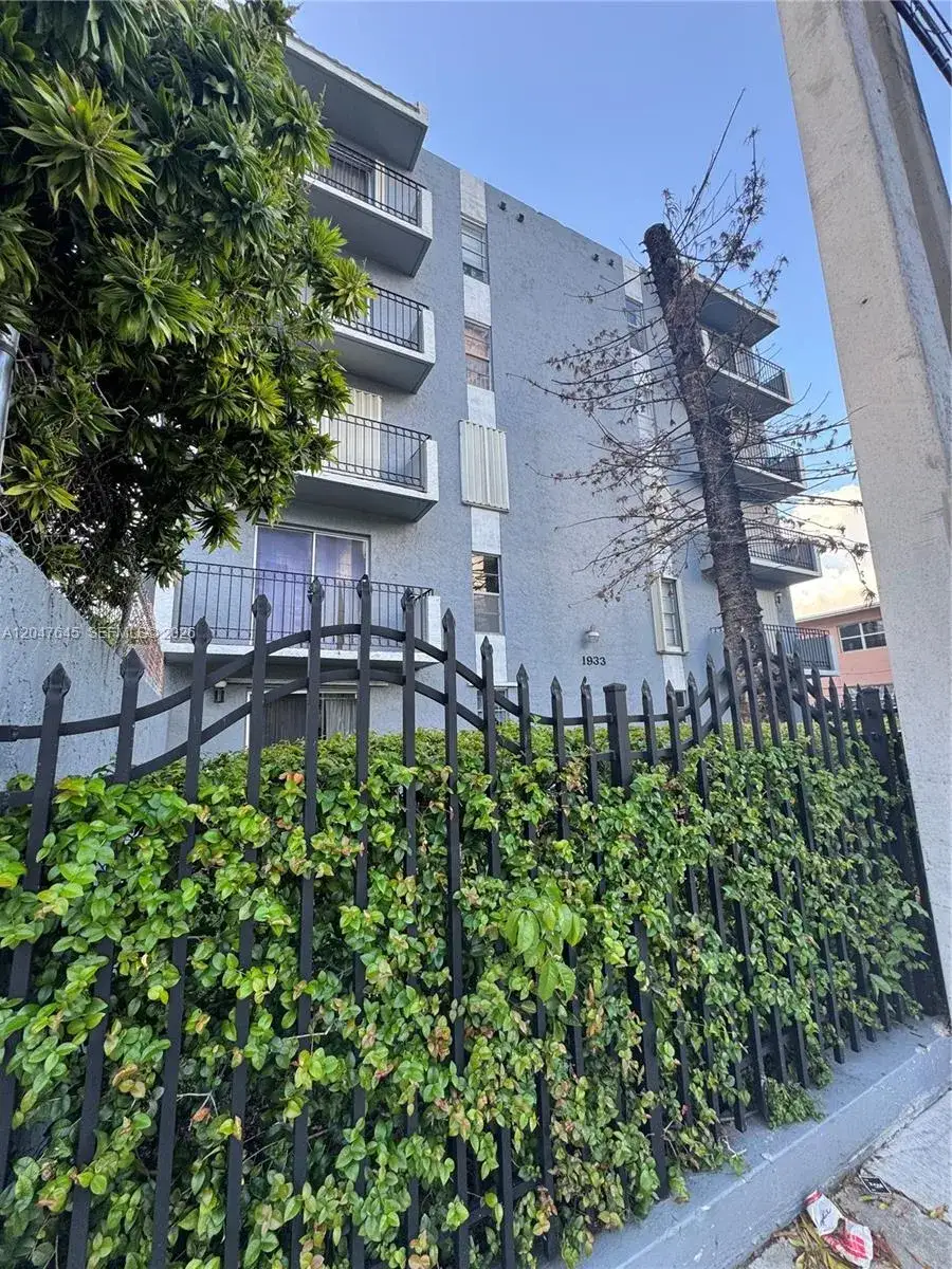 1 bedroom 1 bath Residential Lease for rent at 1933 SW 7th St # 504, Miami FL 33135