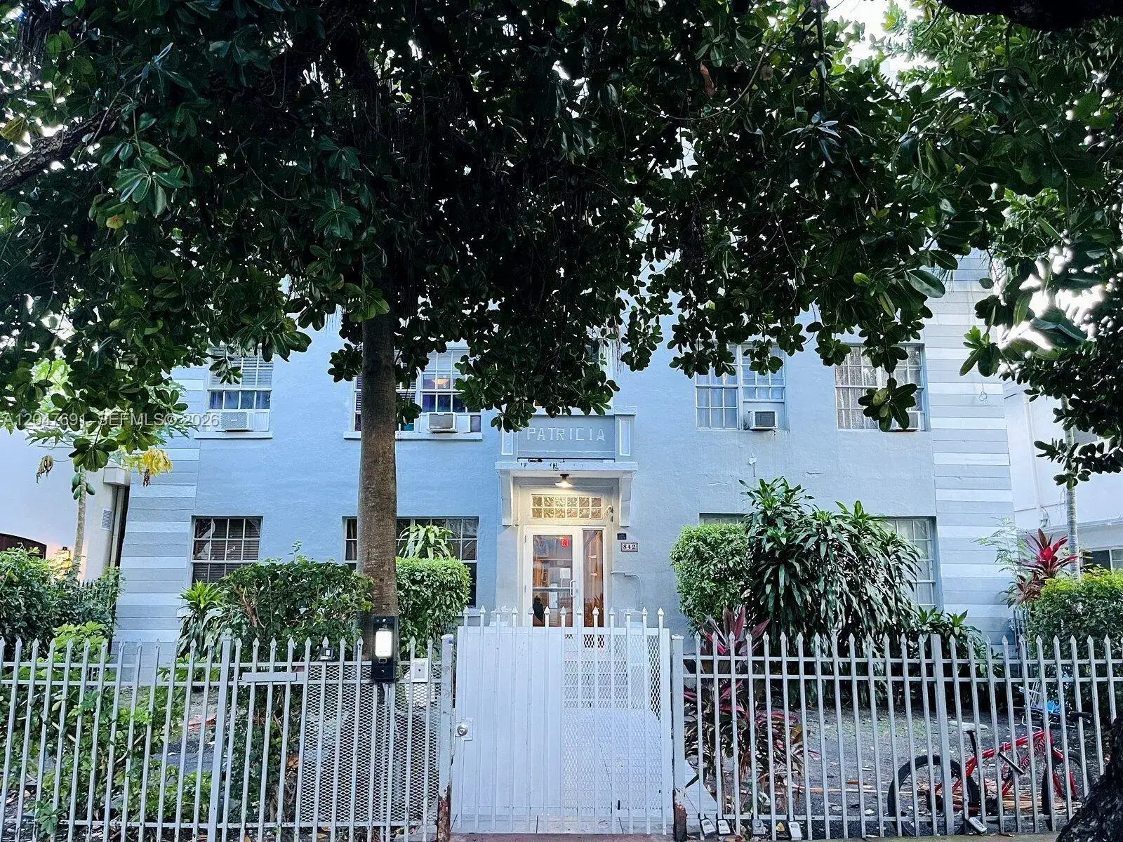 1 bedroom 1 bath Residential for sale at 842 Meridian # 2F, Miami Beach FL 33139
