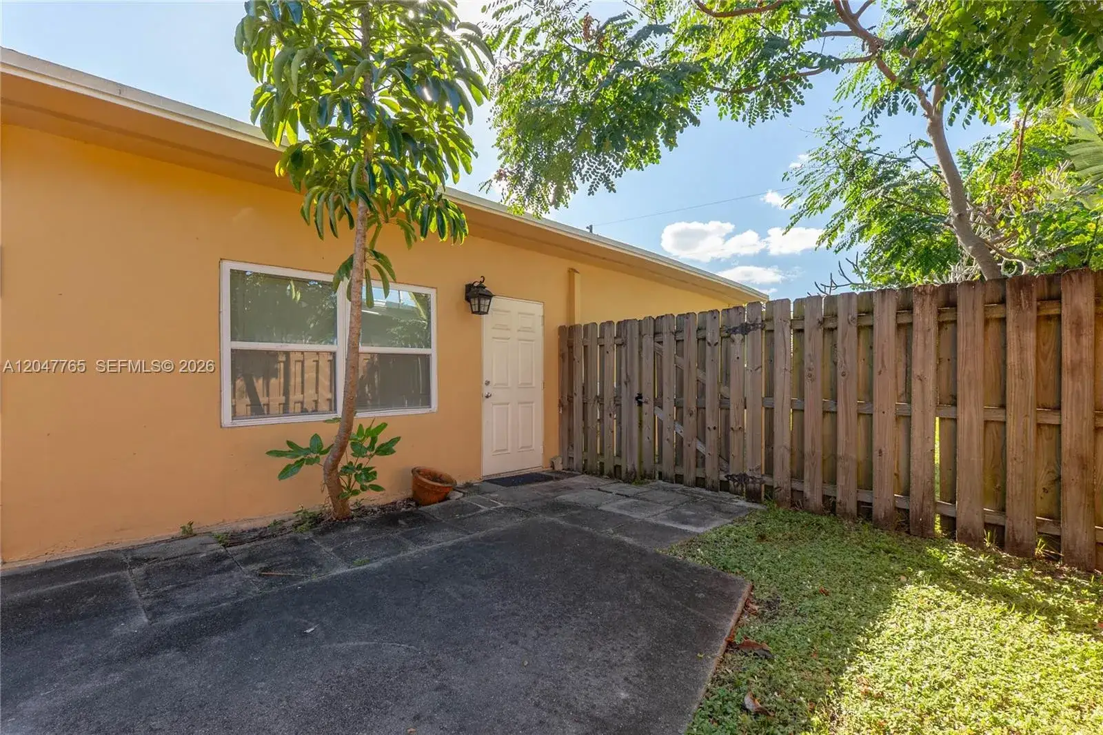 1 bedroom 1 bath Residential Lease for rent at 2621 SW 12th Ter # B, Fort Lauderdale FL 33315