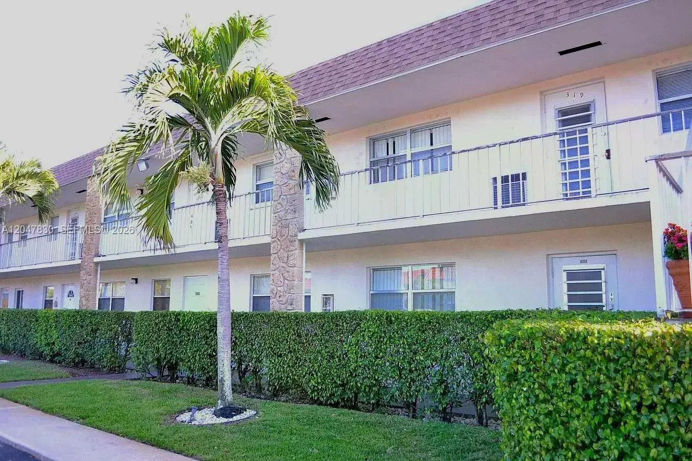 2 bedroom 1 bath Residential for sale at 9855 Sandalfoot Blvd # 308, Boca Raton FL 33428