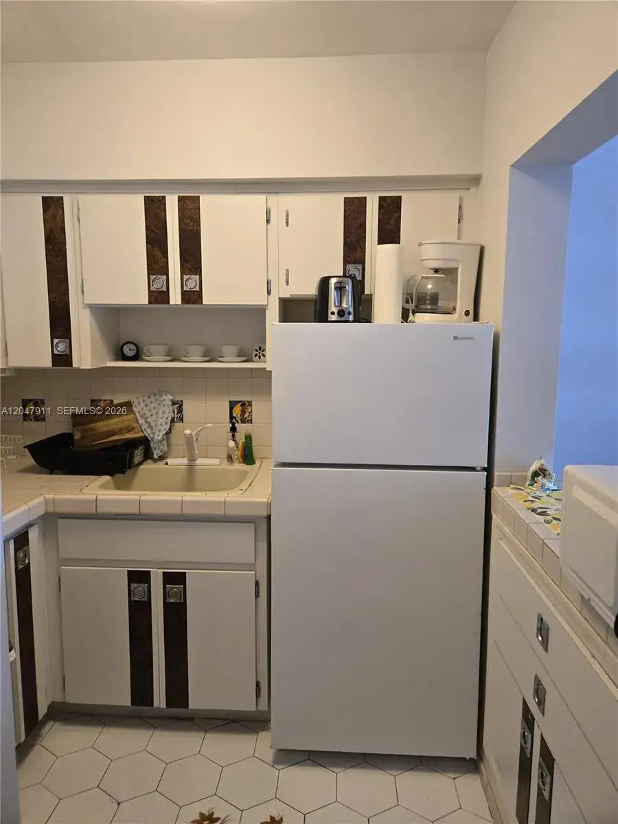1 bedroom 1 bath Residential Lease for rent at 2001 S Ocean Dr # 41, Hallandale Beach FL 33009