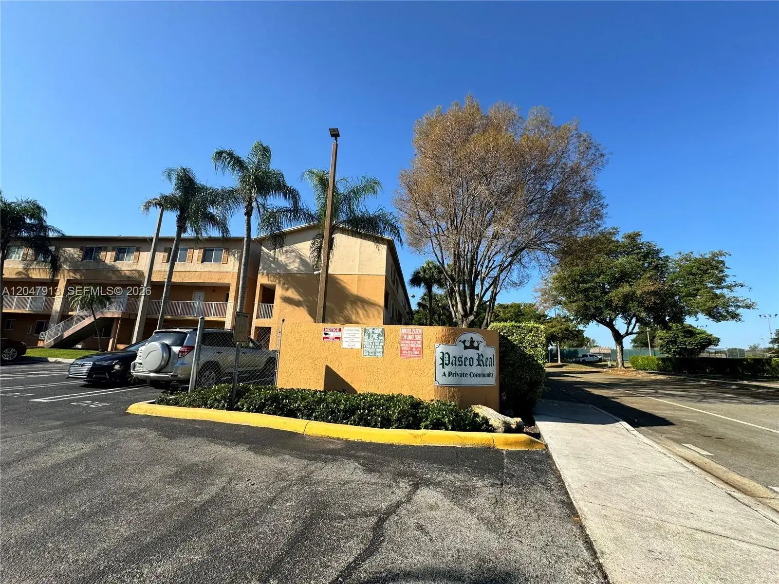 3 bedroom 2 bath Residential Lease for rent at 6245 Kendale Lakes Cir # 208, Miami FL 33183