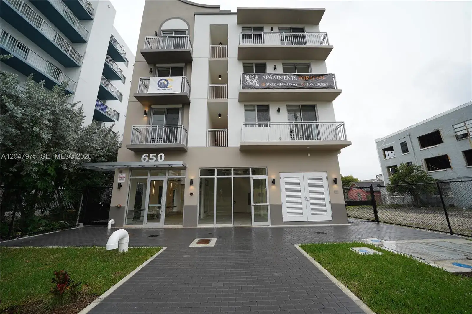 Commercial Sale for sale at 650 SW 1st St # 1, Miami FL 33130