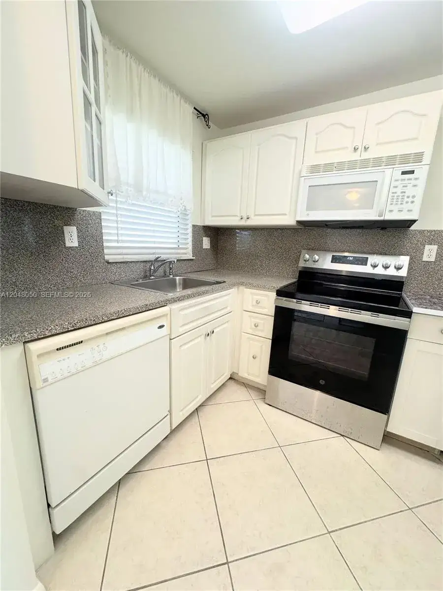 2 bedroom 2 bath Residential for sale at 9660 Sunrise Lakes Blvd # 202, Sunrise FL 33322