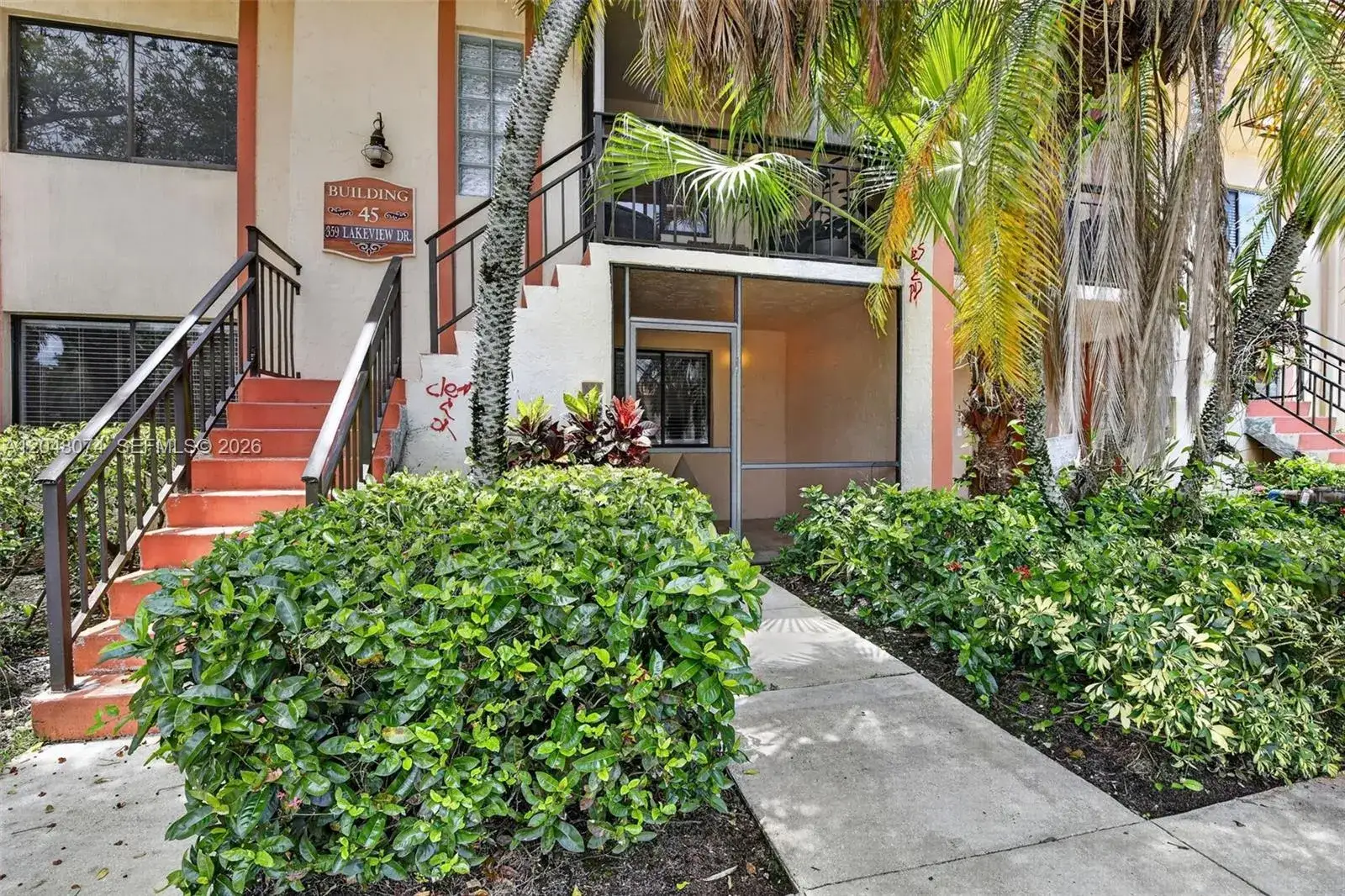 2 bedroom 2 bath Residential for sale at 359 Lakeview Dr # 102, Weston FL 33326