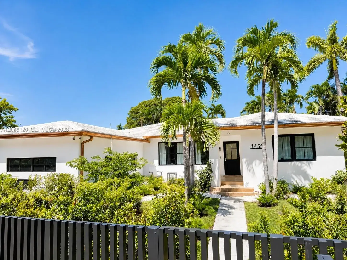 3 bedroom 2 bath Residential for sale at 4455 N Bay Rd, Miami Beach FL 33140