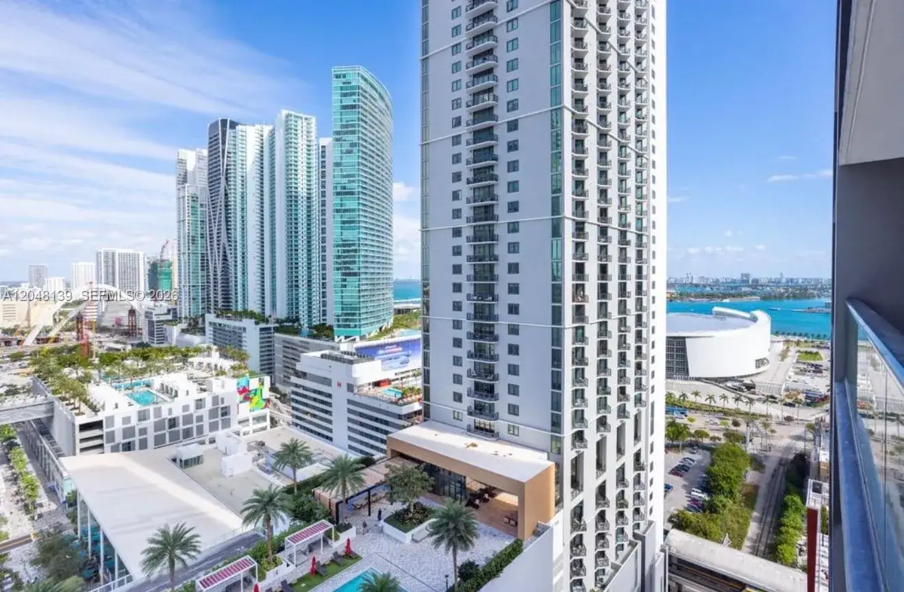 1 bedroom 1 bath Residential Lease for rent at 159 NE 6th St # 2002, Miami FL 33132