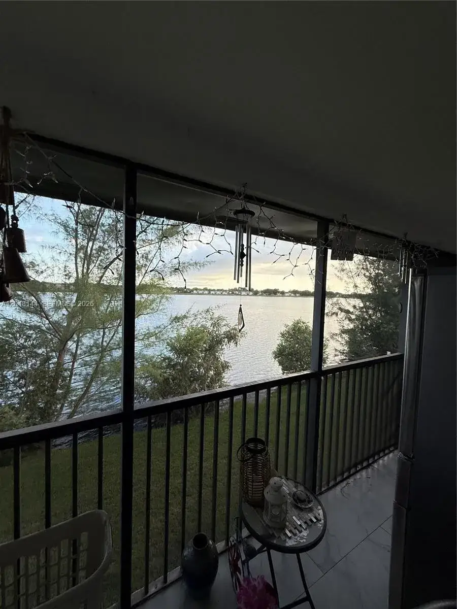 2 bedroom 2 bath Residential Lease for rent at 468 NE 206th Ln # 203, Miami FL 33179