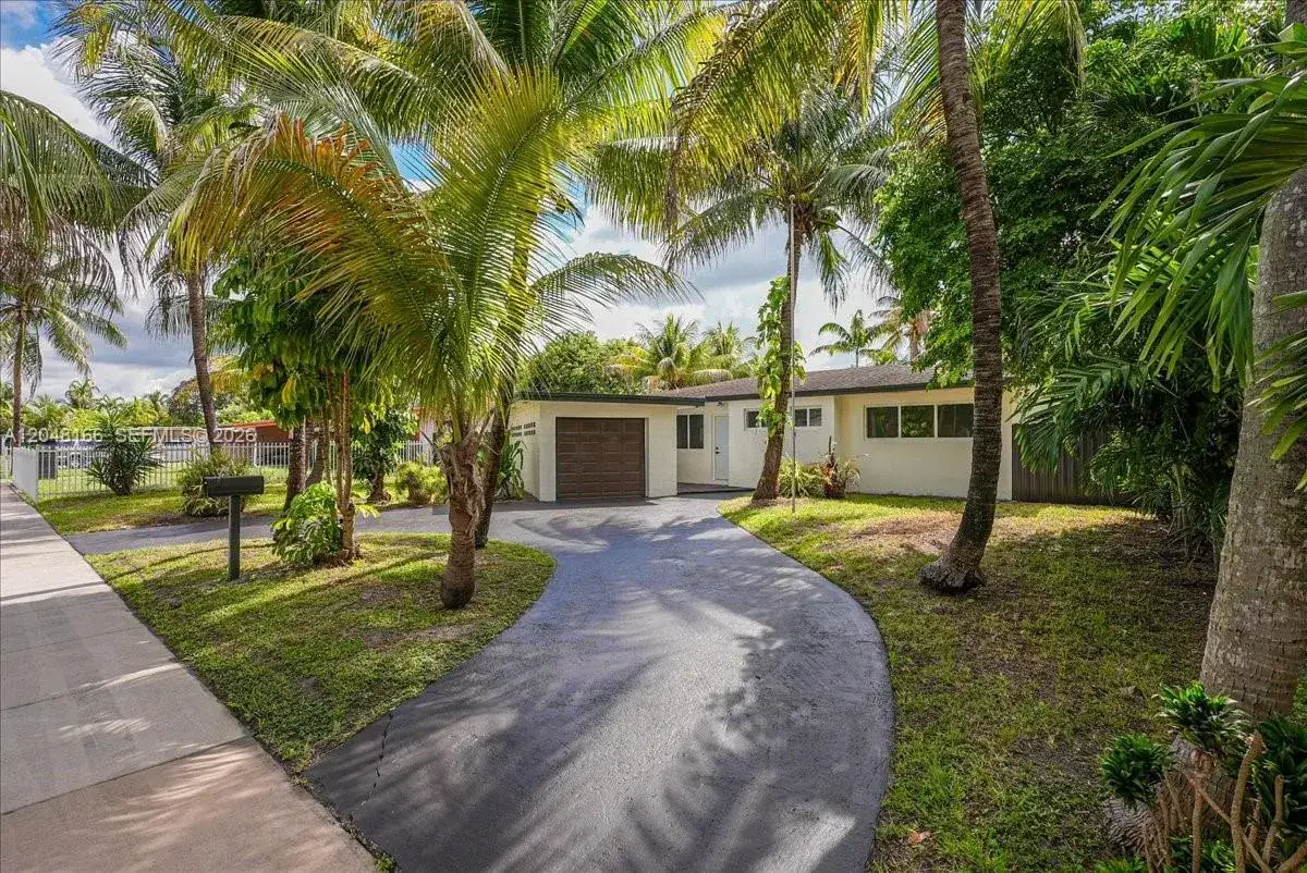 3 bedroom 2 bath Residential for sale at 19531 NW 1st Pl, Miami Gardens FL 33169