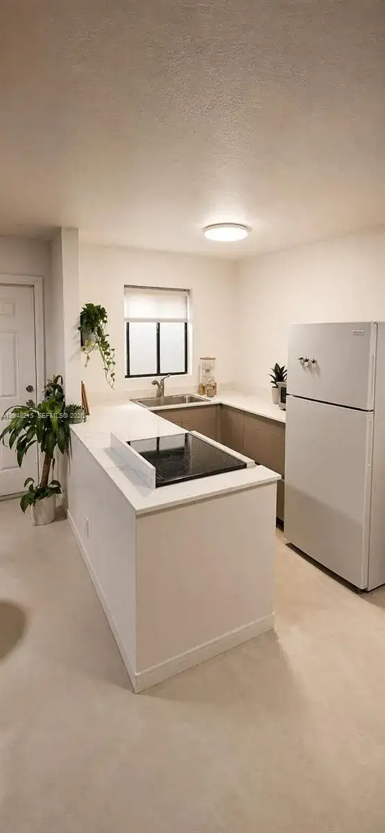 1 bedroom 1 bath Residential Lease for rent at 3501 Van Buren St # 6, Hollywood FL 33021