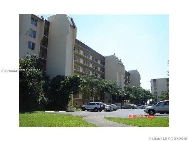 2 bedroom 2 bath Residential for sale at 3001 W Rolling Hills Cir # 701, Davie FL 33328