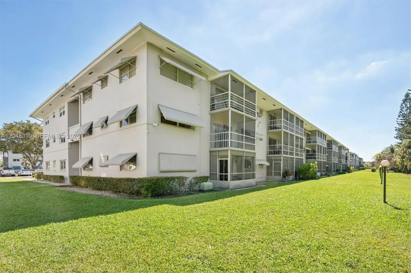 2 bedroom 2 bath Residential for sale at 1000 Hillcrest Ct # 303, Hollywood FL 33021