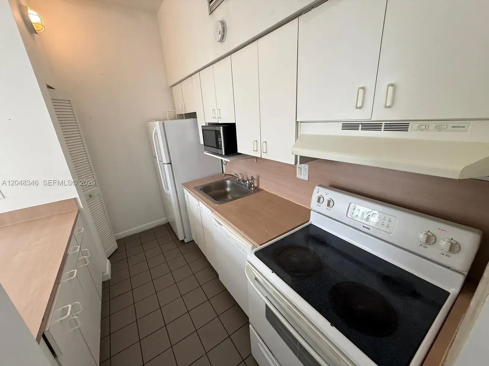 2 bedroom 2 bath Residential Lease for rent at 7400 W 20th Ave # 420, Hialeah FL 33016