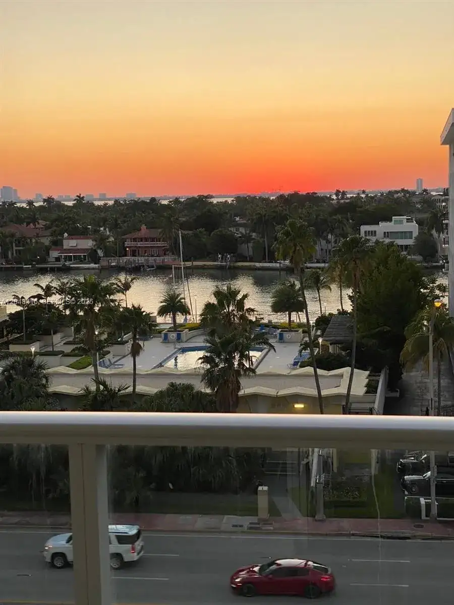 1 bedroom 1 bath Residential for sale at 5601 Collins Ave # 722, Miami Beach FL 33140