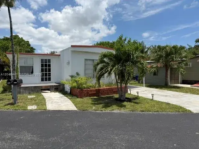 2 bedroom 2 bath Residential for sale at 5331 SW 35th ST, Davie FL 33314