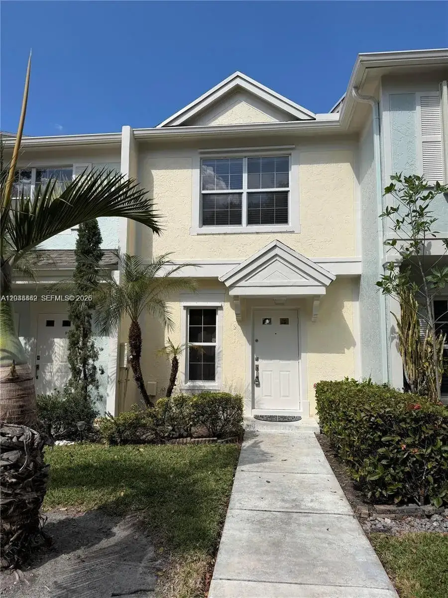 211 Mallory Ct, Weston FL 33326