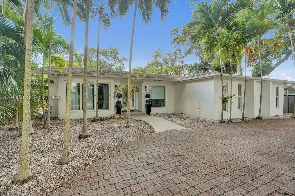 4 bedroom 3 bath Residential Lease for rent at 2220 NE 204th St, Miami FL 33180
