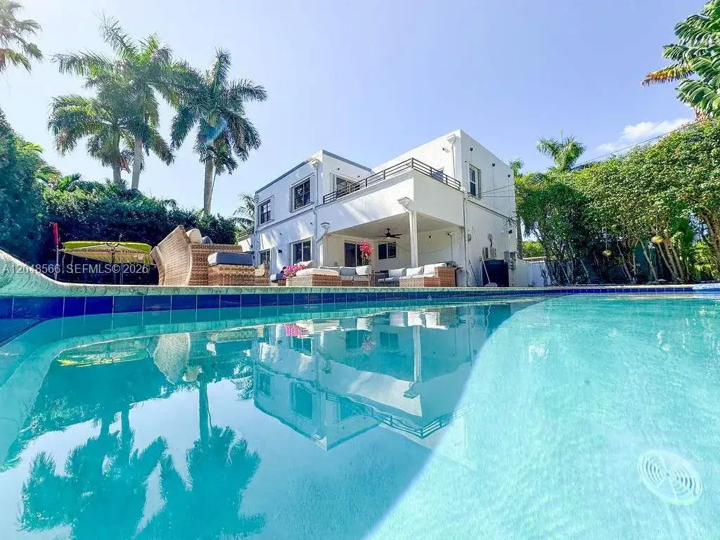 1255 Jackson St, Hollywood FL 33019