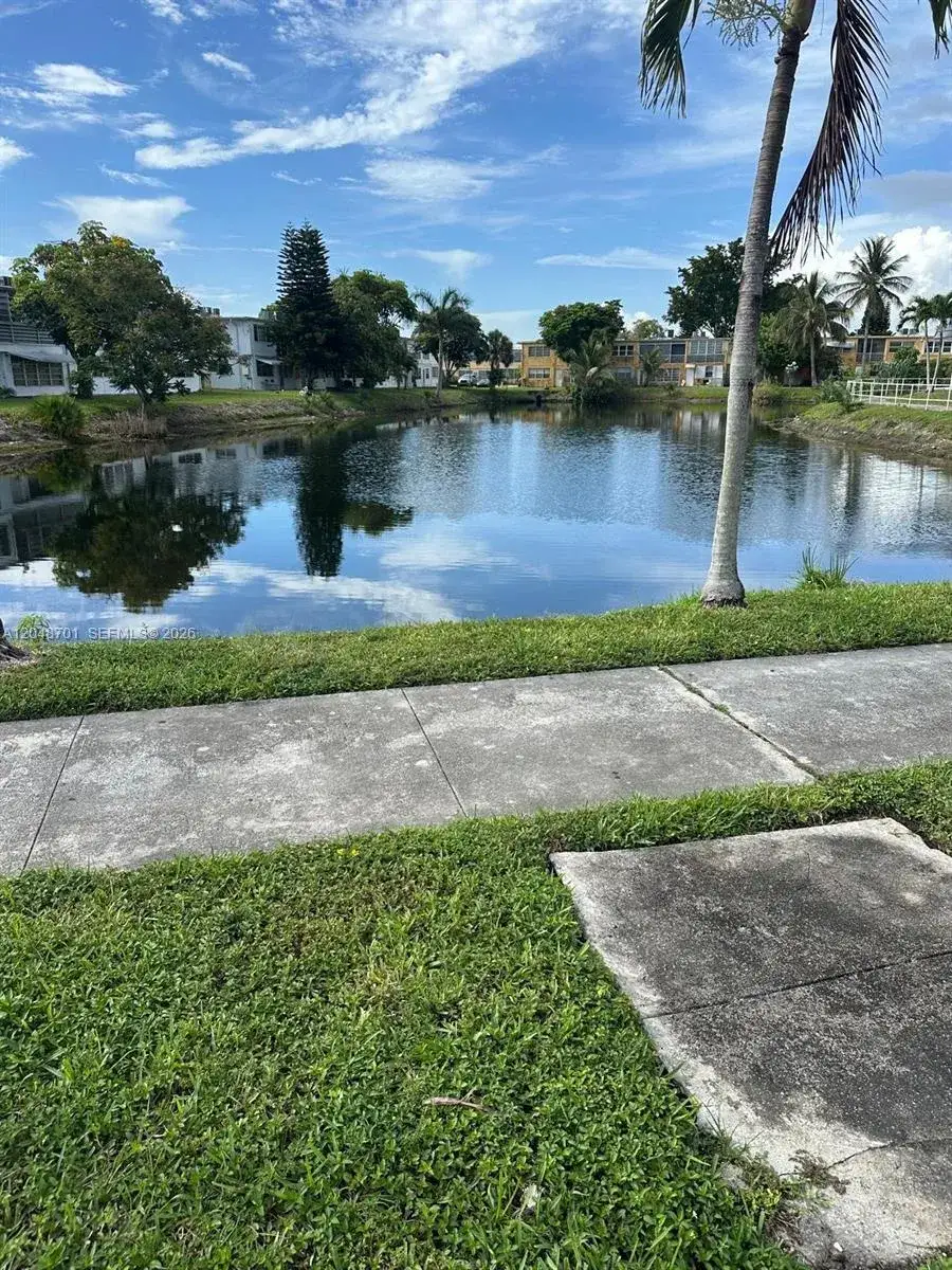 1 bedroom 1 bath Residential for sale at 20320 NE 2nd Ave # 27, Miami Gardens FL 33179
