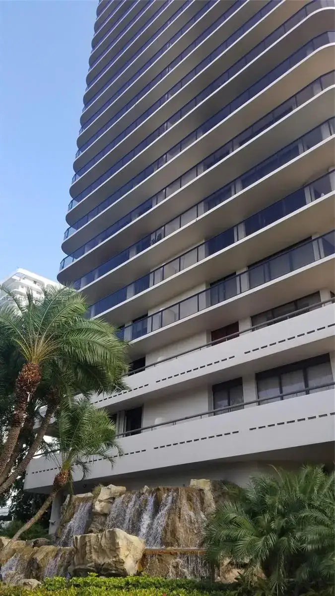 2 bedroom 2 bath Residential Lease for rent at 19667 Turnberry Way # 12B, Aventura FL 33180