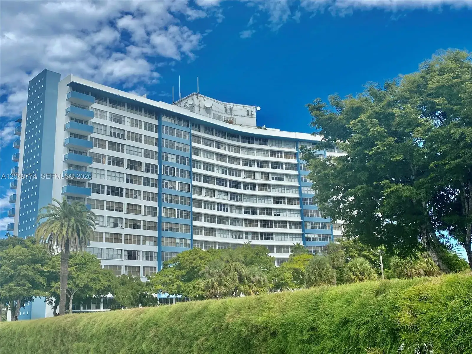 2 bedroom 2 bath Residential Lease for rent at 7441 Wayne Ave # 6B, Miami Beach FL 33141