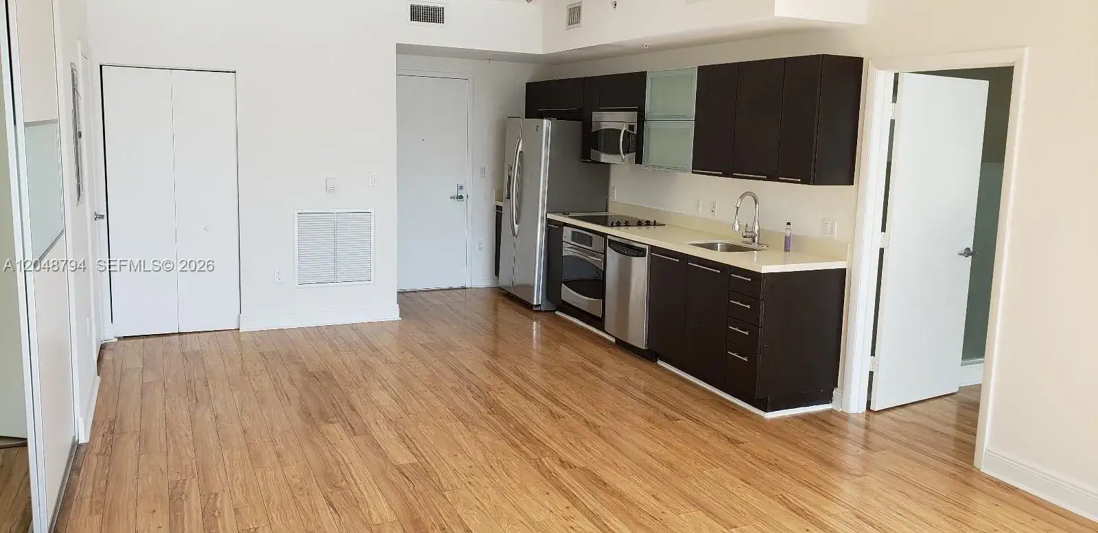 2 bedroom 2 bath Residential Lease for rent at 90 SW 3rd St # 3710, Miami FL 33130