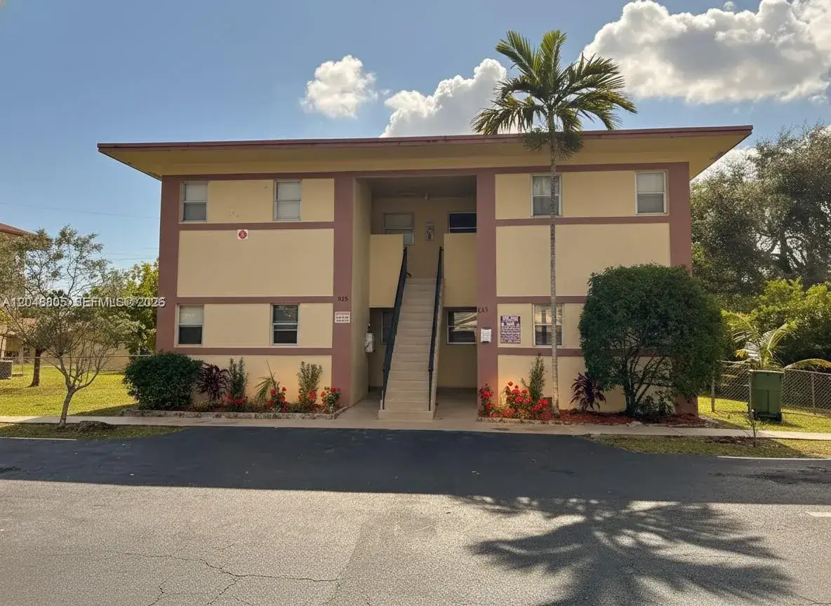 2 bedroom 2 bath Residential Lease for rent at 825 SW 10th St # C, Hallandale Beach FL 33009