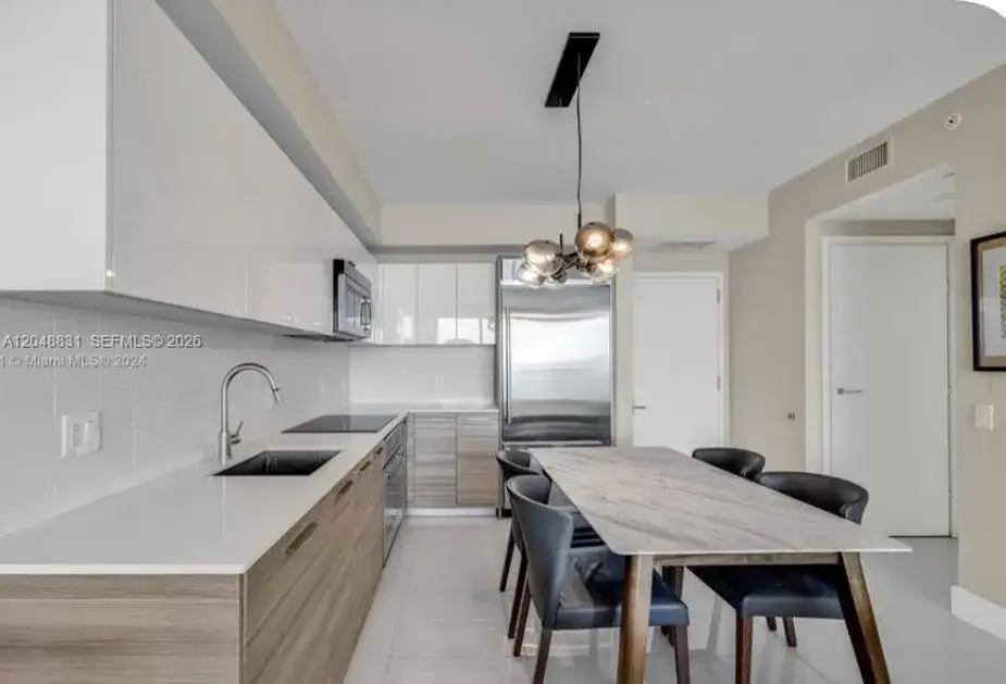 1 bedroom 1 bath Residential Lease for rent at 1300 Brickell Bay Dr # 2208, Miami FL 33131