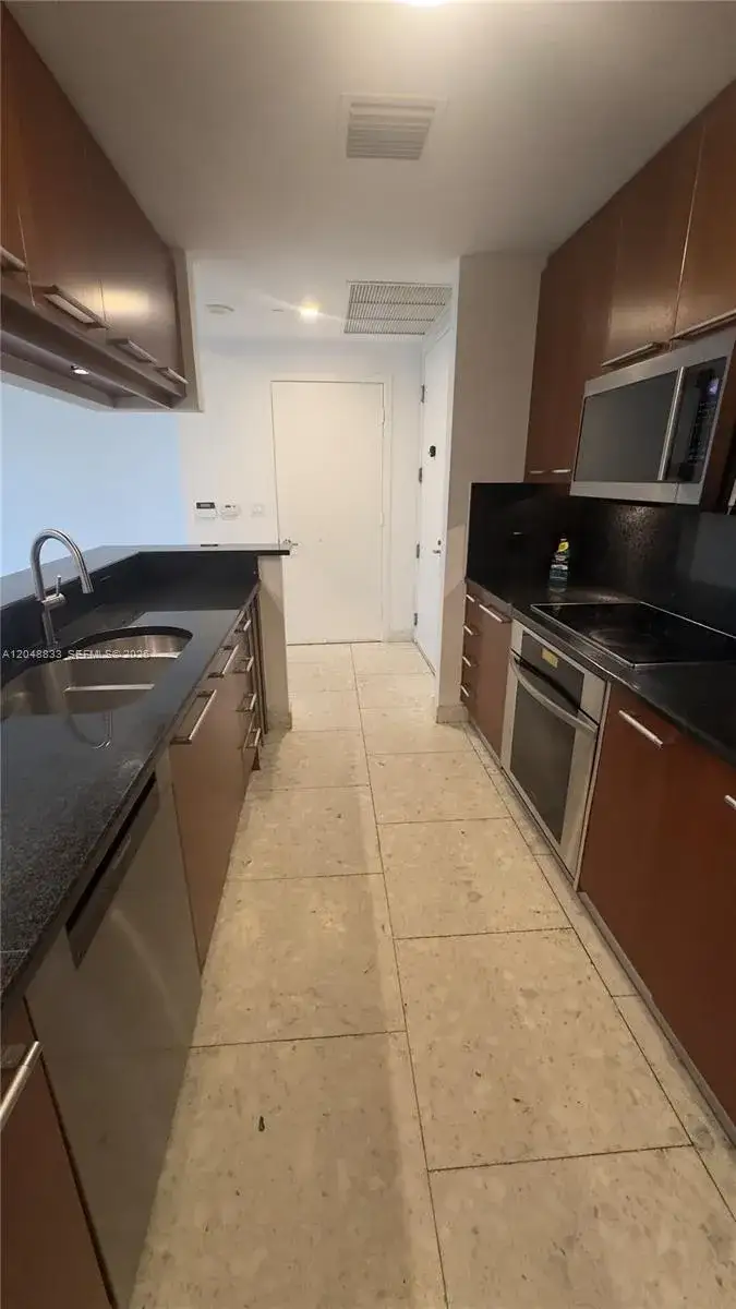 1 bedroom 1 bath Residential Lease for rent at 901 Brickell Key Blvd # 1102, Miami FL 33131