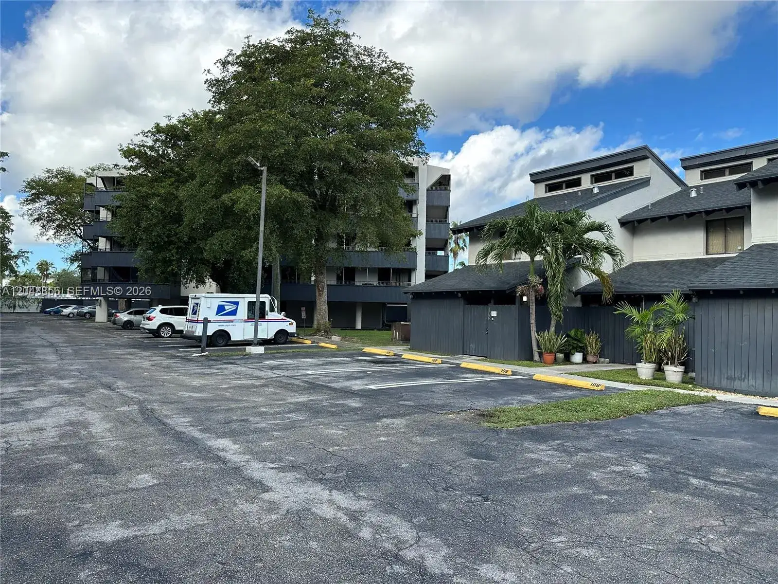 2 bedroom 1 bath Residential Lease for rent at 16220 NW 2nd Ave # 412, Miami FL 33169