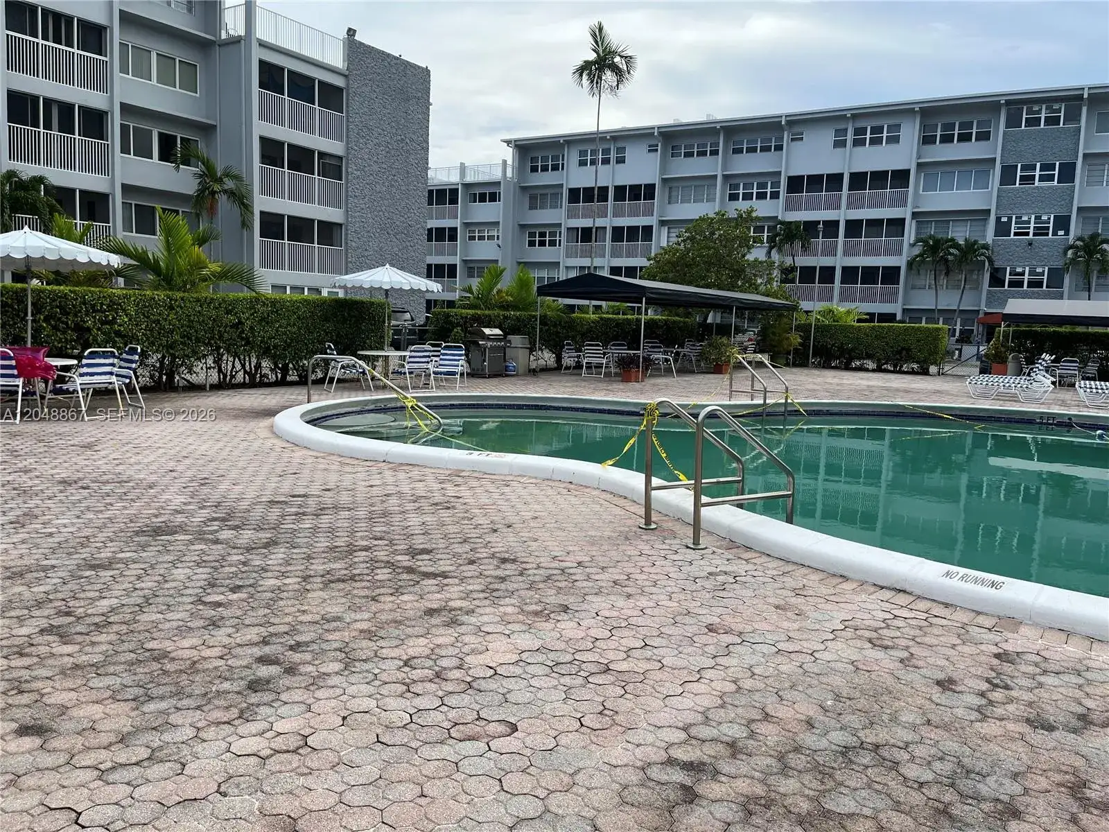 1 bedroom 1 bath Residential for sale at 410 SE 2nd St # 408, Hallandale Beach FL 33009
