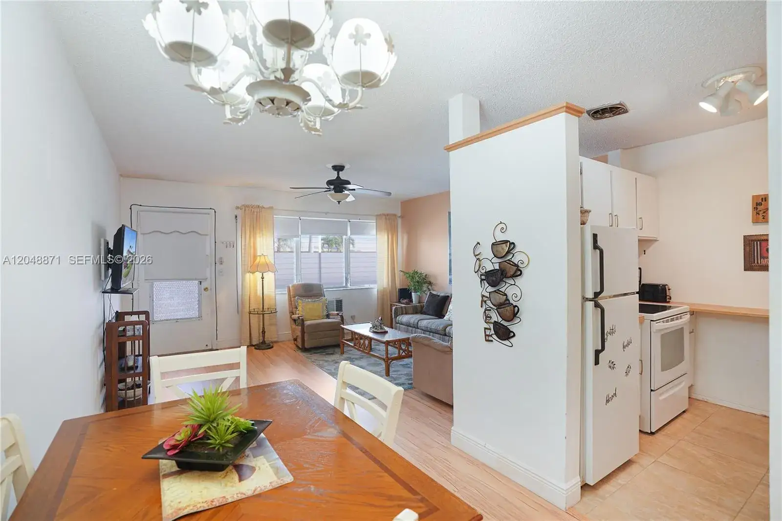 1 bedroom 1 bath Residential Lease for rent at 820 SW 11th Ave # 18B, Hallandale Beach FL 33009