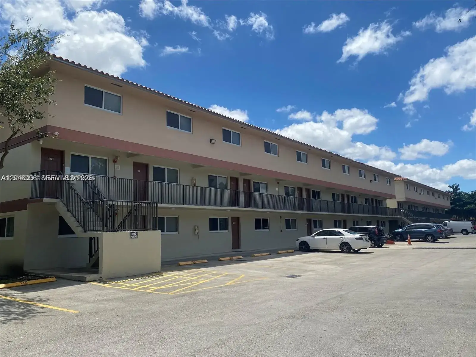 2 bedroom 1 bath Residential Lease for rent at 1650 W 44th Pl # 119, Hialeah FL 33012