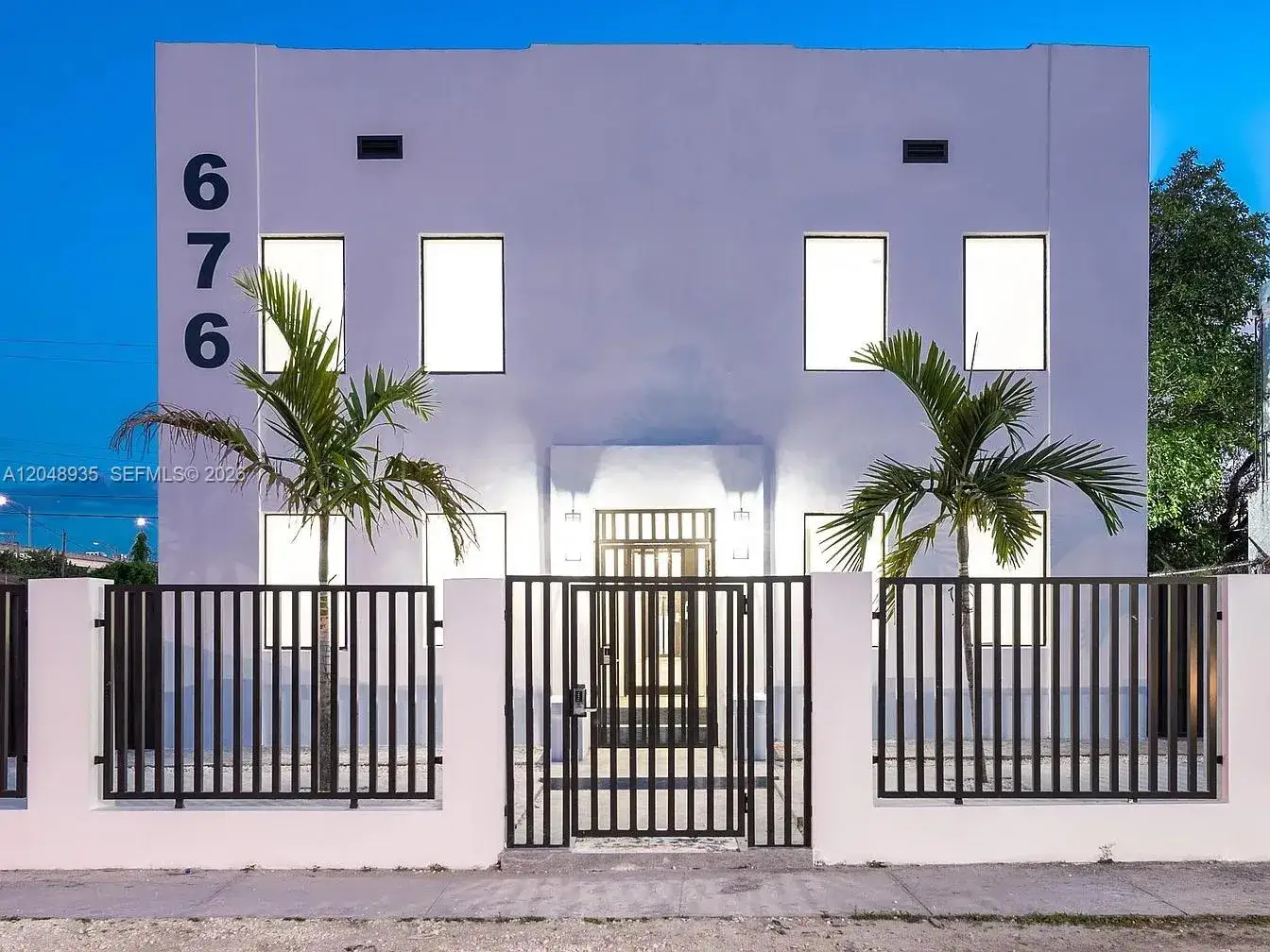 2 bedroom 1 bath Residential Lease for rent at 676 NW 47th St # 8, Miami FL 33127
