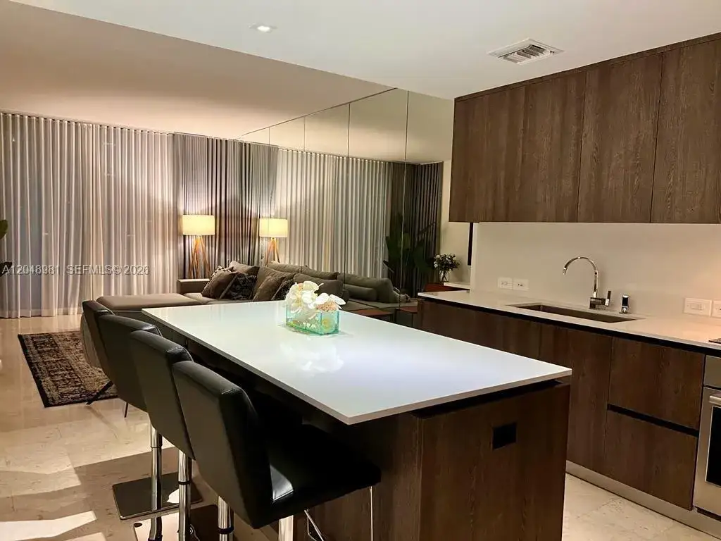 1 bedroom 1 bath Residential for sale at 88 SW 7th St # 808, Miami FL 33130