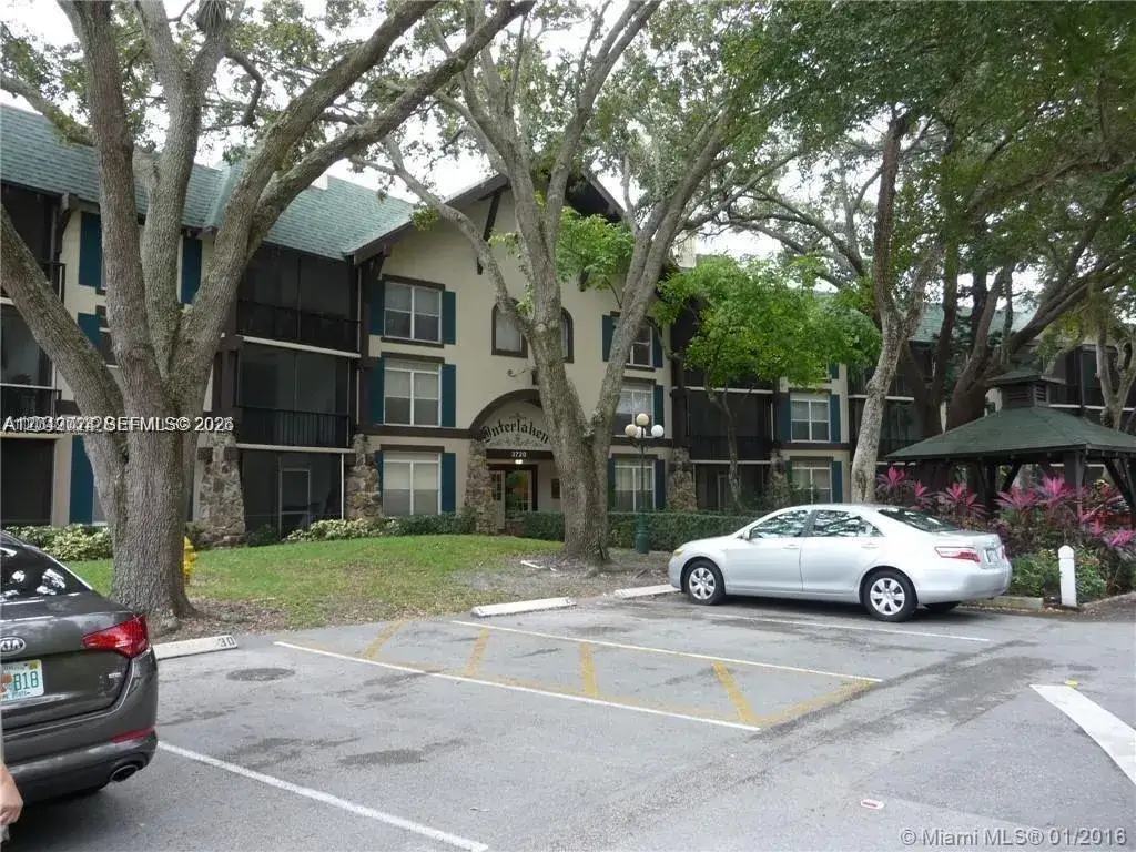 2 bedroom 2 bath Residential for sale at 3720 Inverrary Dr # 3L, Lauderhill FL 33319