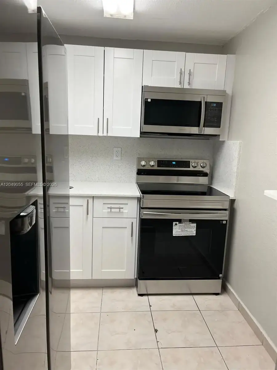 2 bedroom 1 bath Residential Lease for rent at 666 W 81st St # 318, Hialeah FL 33014