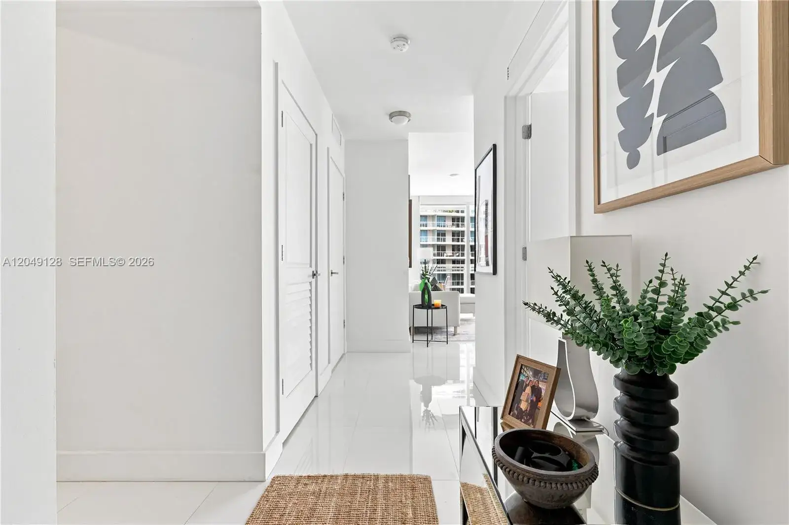 2 bedroom 2 bath Residential Lease for rent at 1080 Brickell Ave # 2609, Miami FL 33131