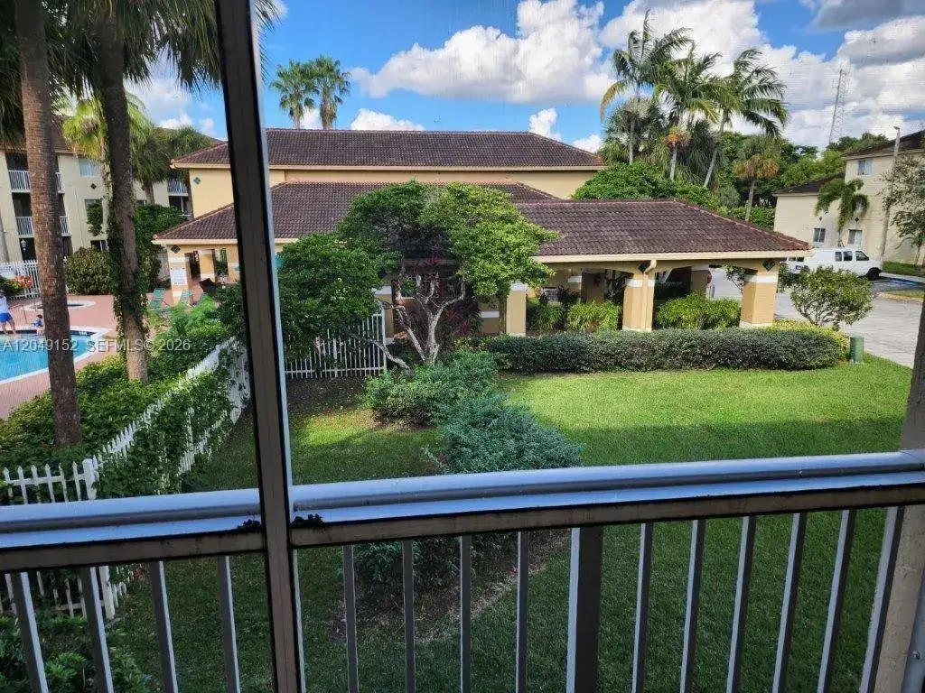 2 bedroom 2 bath Residential for sale at 460 S PARK # 209, Hollywood FL 33021