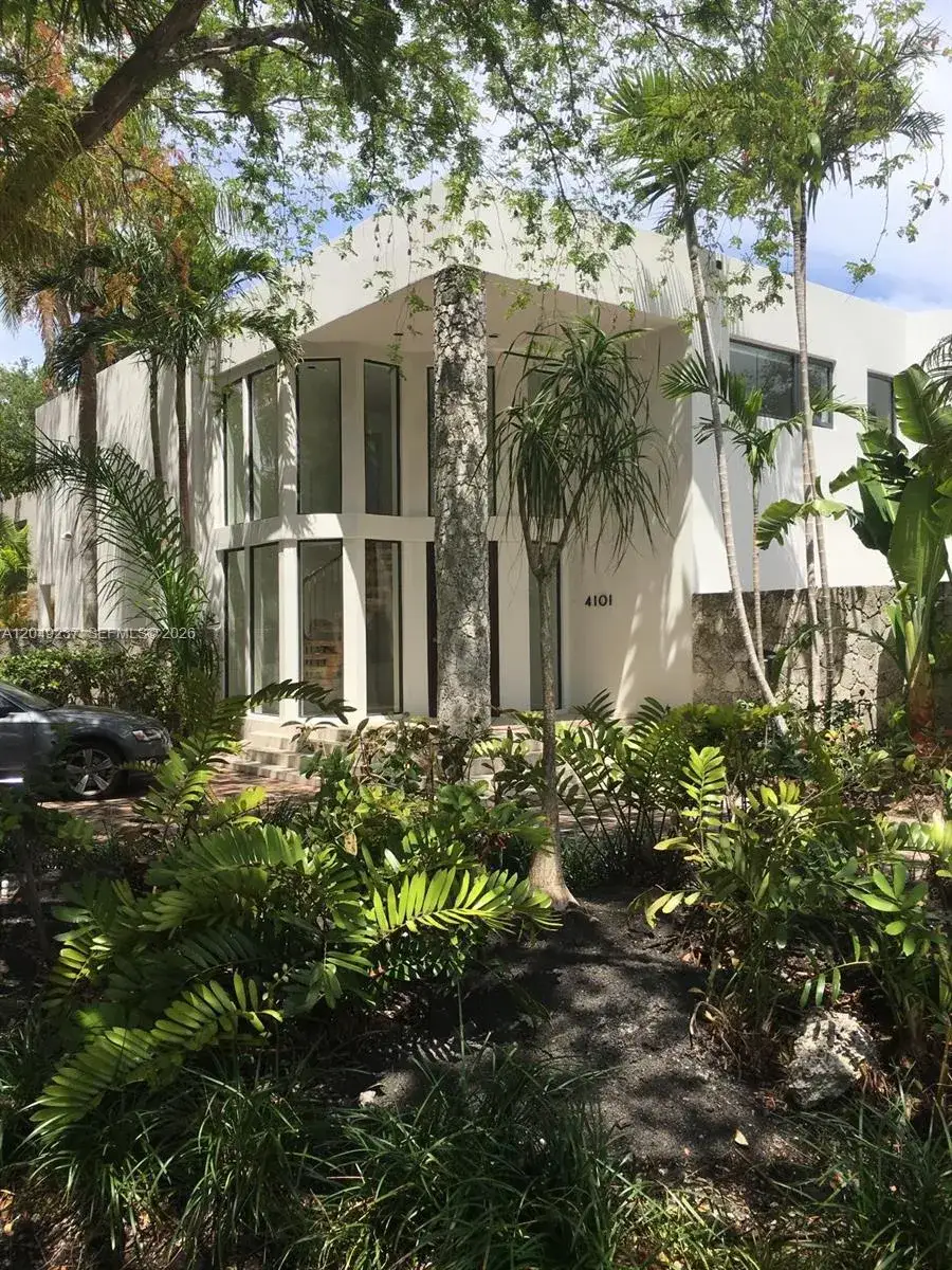 4 bedroom 5 bath Residential Lease for rent at 4101 Battersea Rd # 1, Miami FL 33133