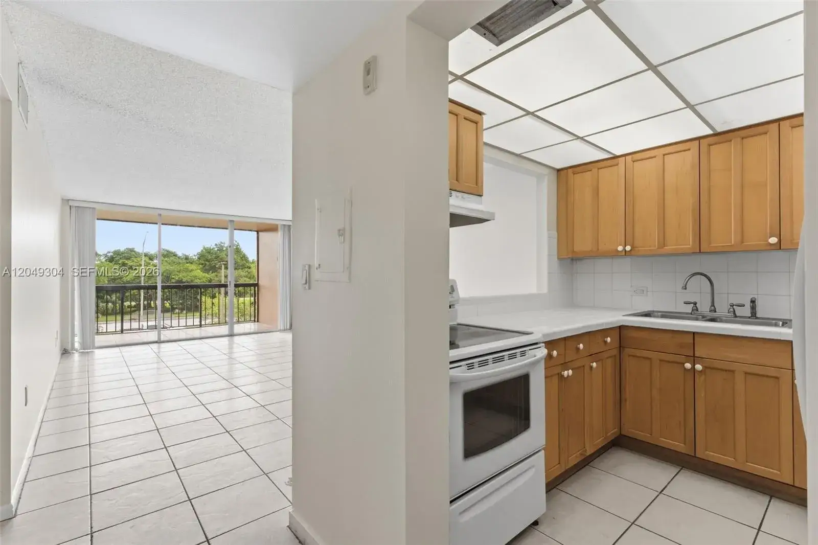 1 bedroom 1 bath Residential for sale at 10425 SW 112th Ave # 302, Miami FL 33176