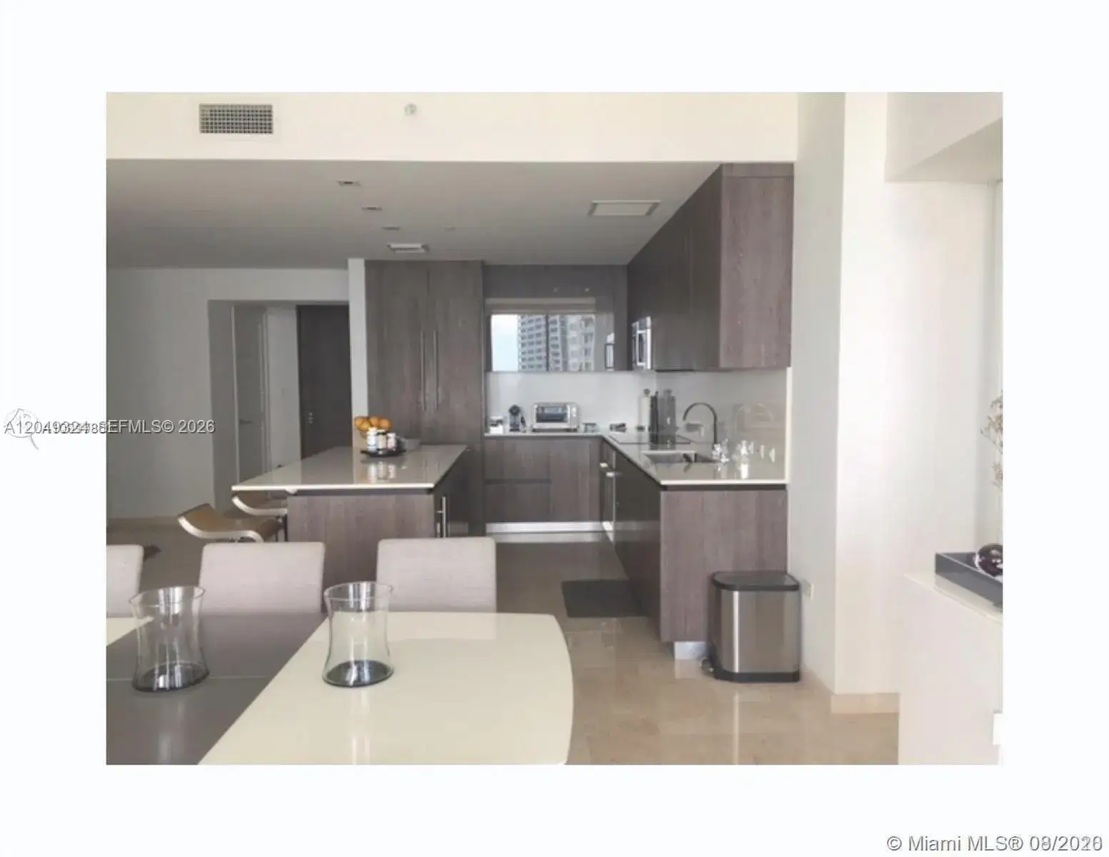 2 bedroom 2 bath Residential Lease for rent at 68 SE 6th St # 2007, Miami FL 33131