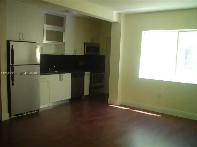 1 bedroom 1 bath Residential Lease for rent at 2880 Pine Tree Dr # 12, Miami Beach FL 33140