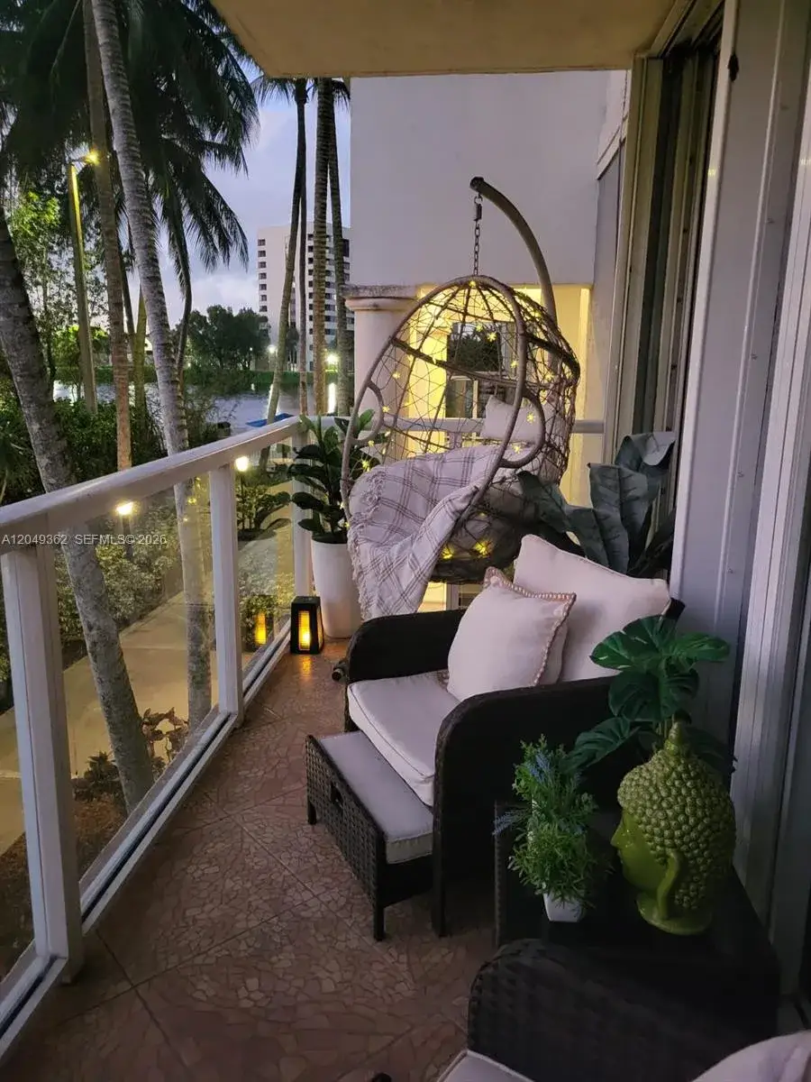 2 bedroom 1 bath Residential Lease for rent at 5099 NW 7th St # 205, Miami FL 33126