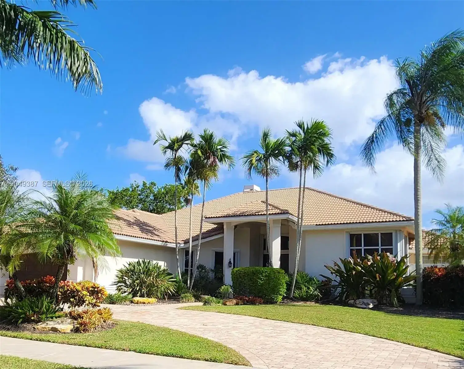 5 bedroom 4 bath Residential for sale at 405 Sabal Way, Weston FL 33326