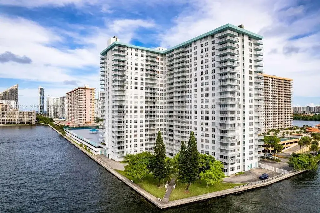 2 bedroom 2 bath Residential for sale at 301 174th St # L05, Sunny Isles Beach FL 33160